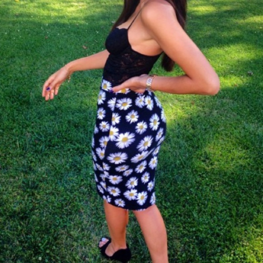Kendall & Kylie high waisted skirt