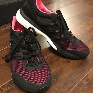 Athletic shoes