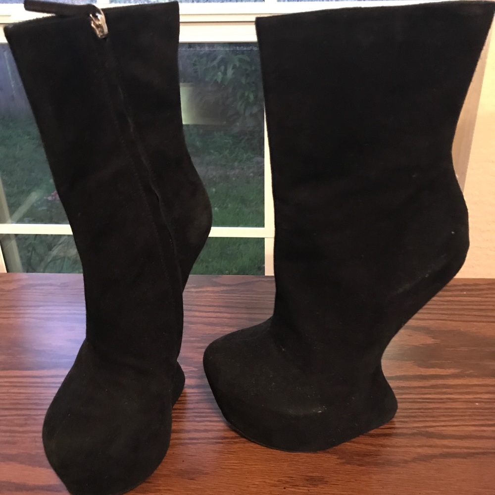 Zigi soho black booties.