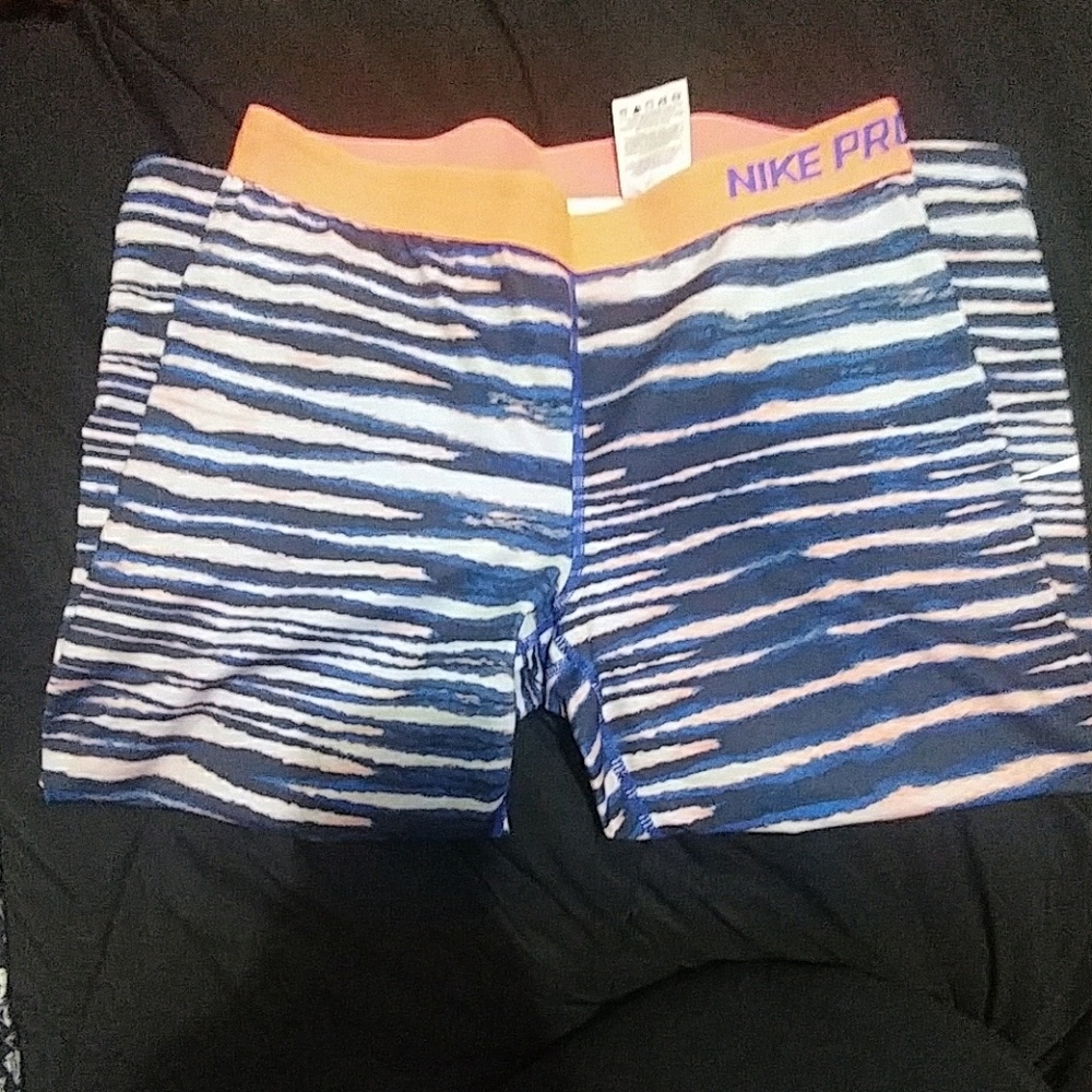 Nike Pro Capri NWOT