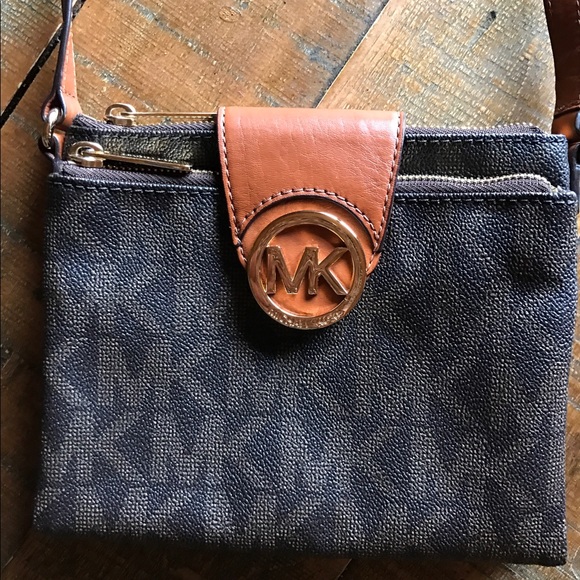 Michael Kors Handbags - NWOT...Michael Kor's crossbody