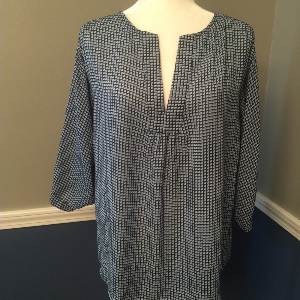 Adorable blue multi shade top