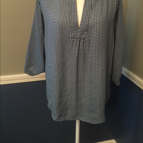 Adorable blue multi shade top - Picture 2 of 7