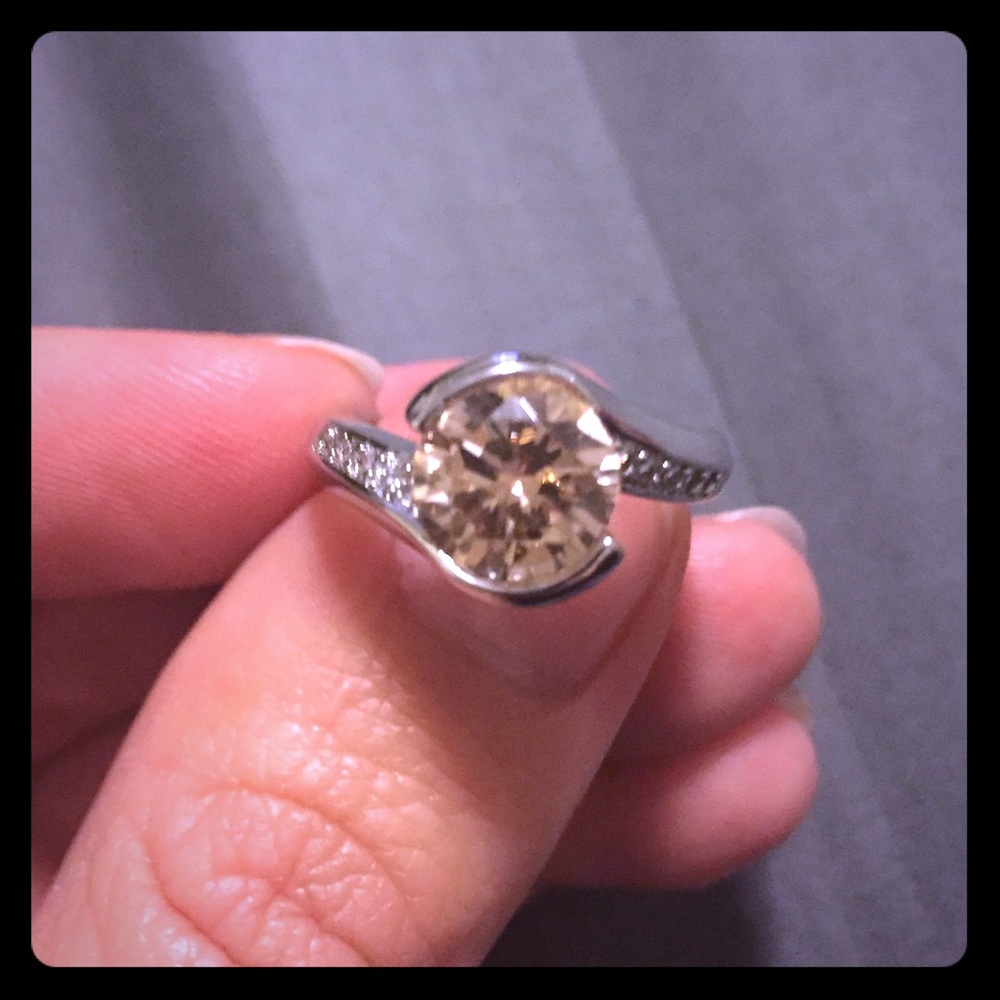 Beautiful citrine colored stone ring