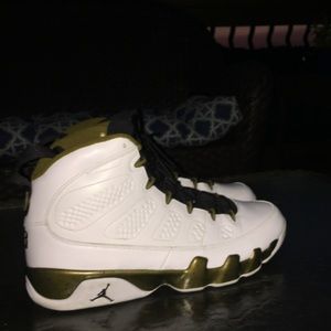 Air Jordan 9 Olive White