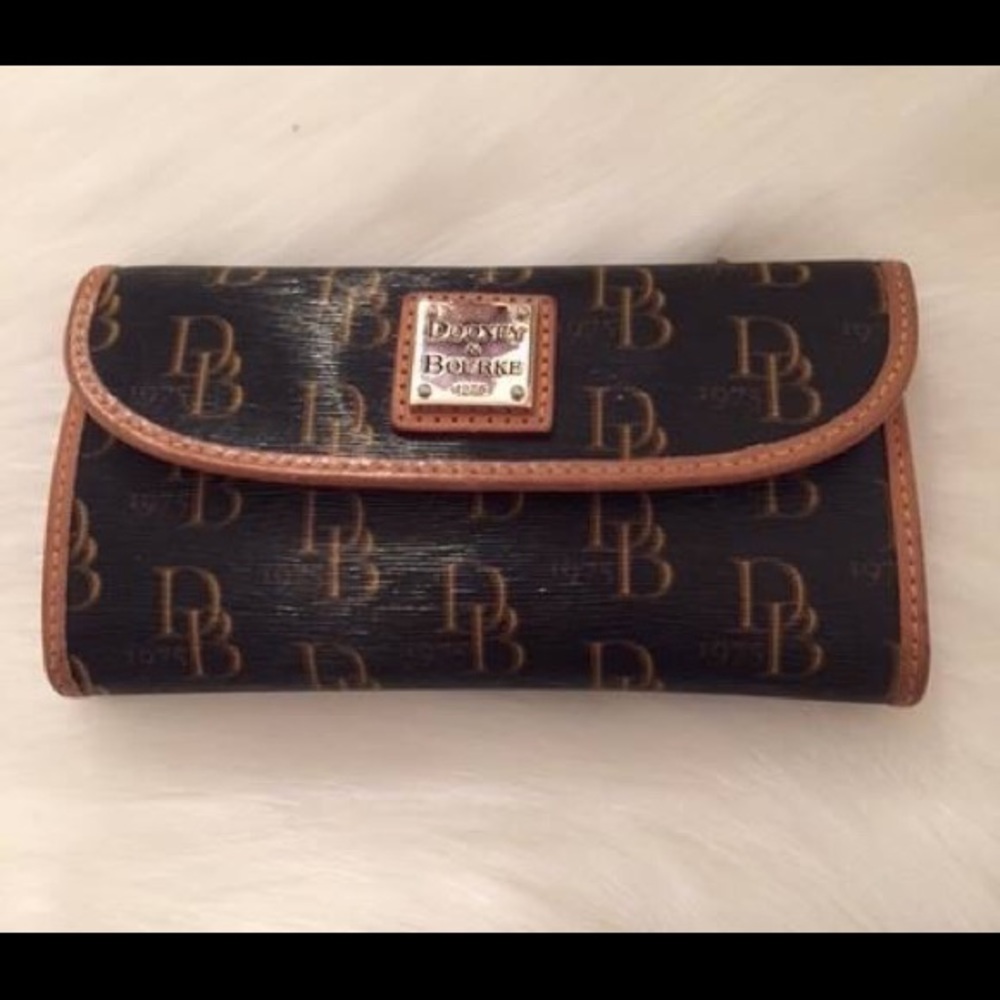 Dooney & Burke Continental Clutch Wallet