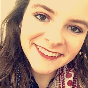 Meet your Posher, Caitlin