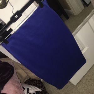 High-waisted pencil skirt!