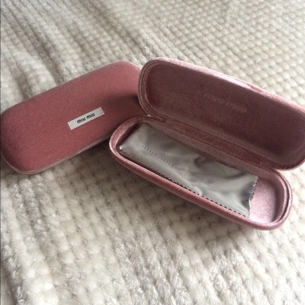 🔥MIU MIU AUTHENTIC CASE(s)🔥