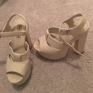 Super cute Steve Madden pumps!!