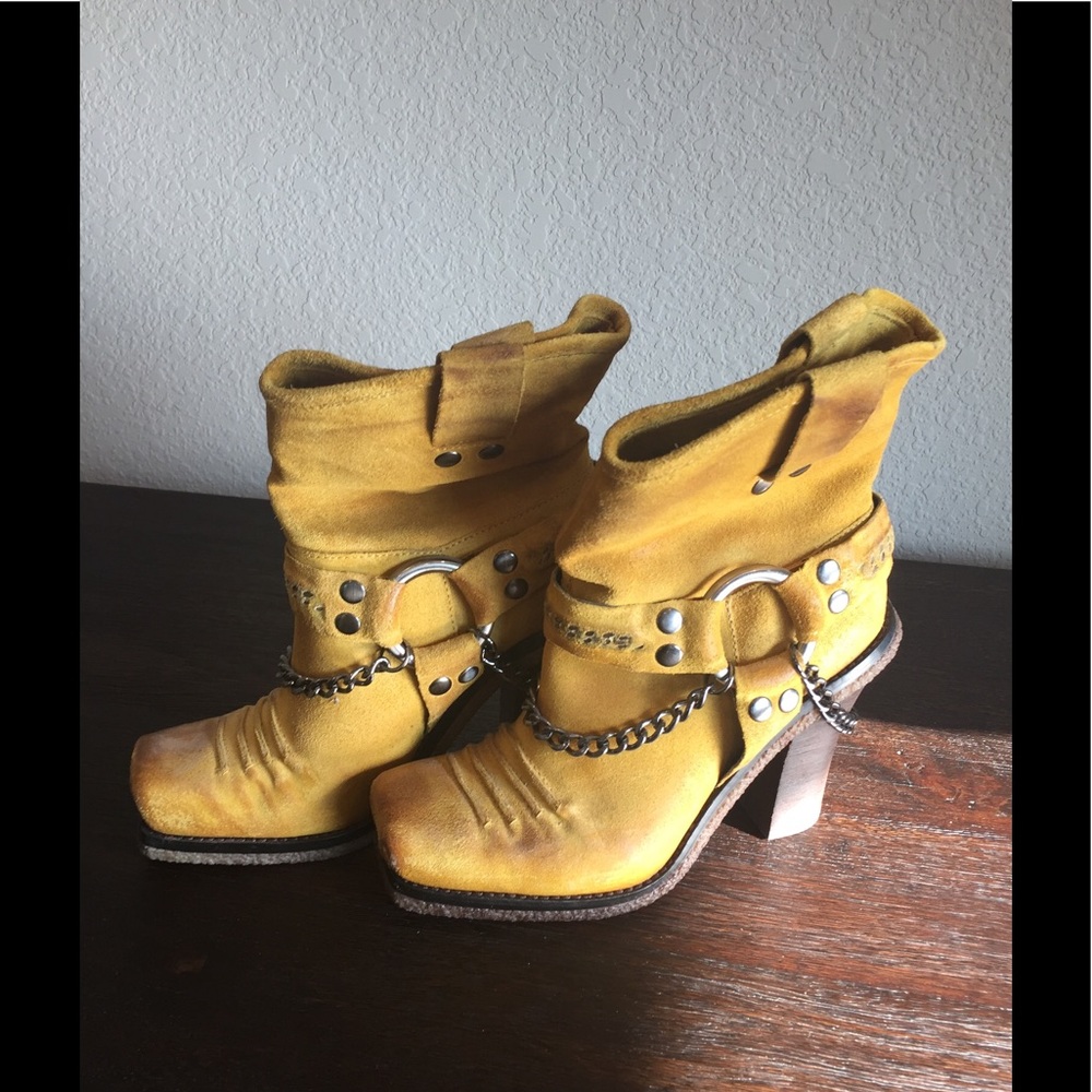 Lisa by Donald J Pliner Boots