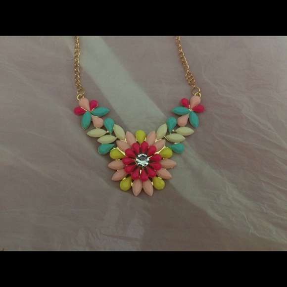 Jewelry - Statement Necklace