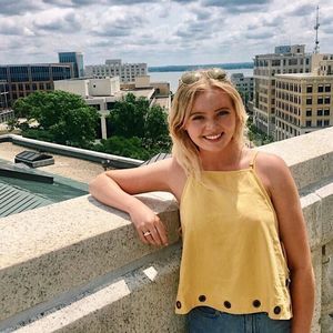 Meet your Posher, Caroline