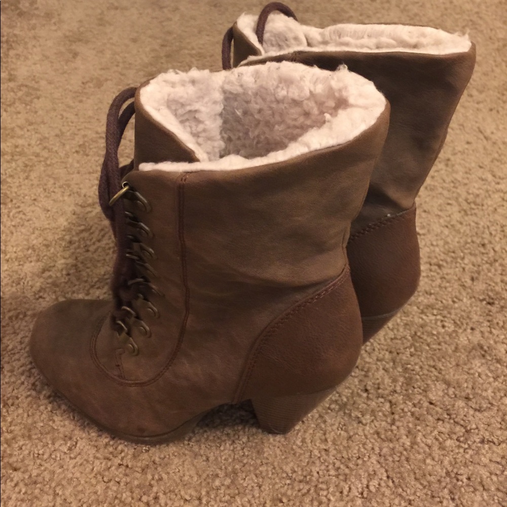 FINAL PRICE!!  ELLE Heeled boots. Size 6 women's.