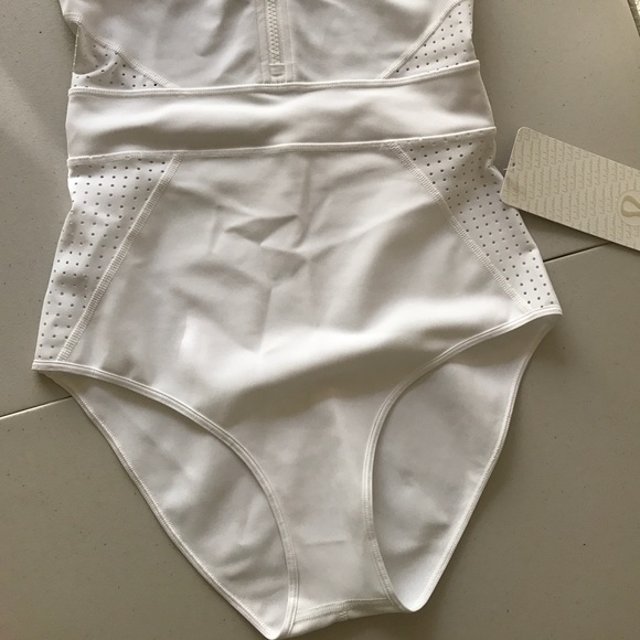 NWT WHITE LULULEMON WILD ABANDON ONE PIECE SWIM - Picture 5 of 8