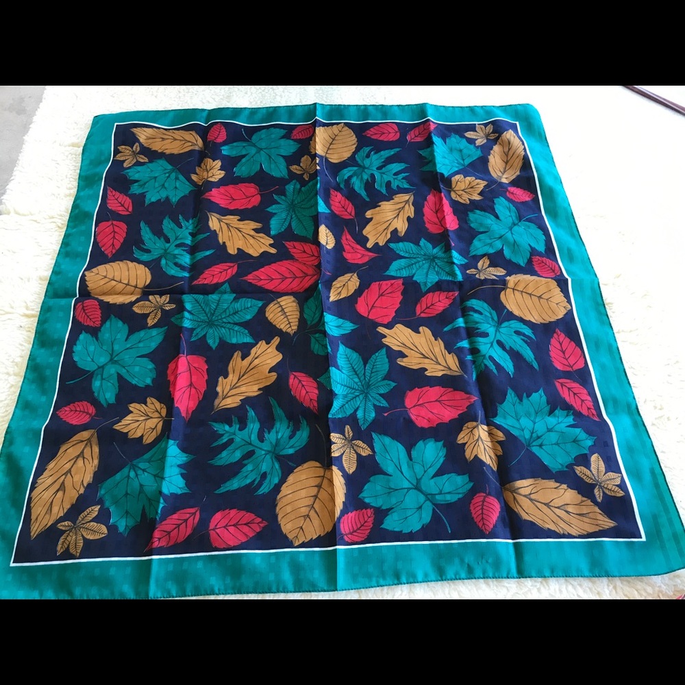 🛍 Leaves scarf Made in Italy 100% polyester