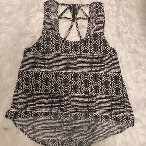 FOREVER 21 HI-LOW BLACK & WHITE TANK