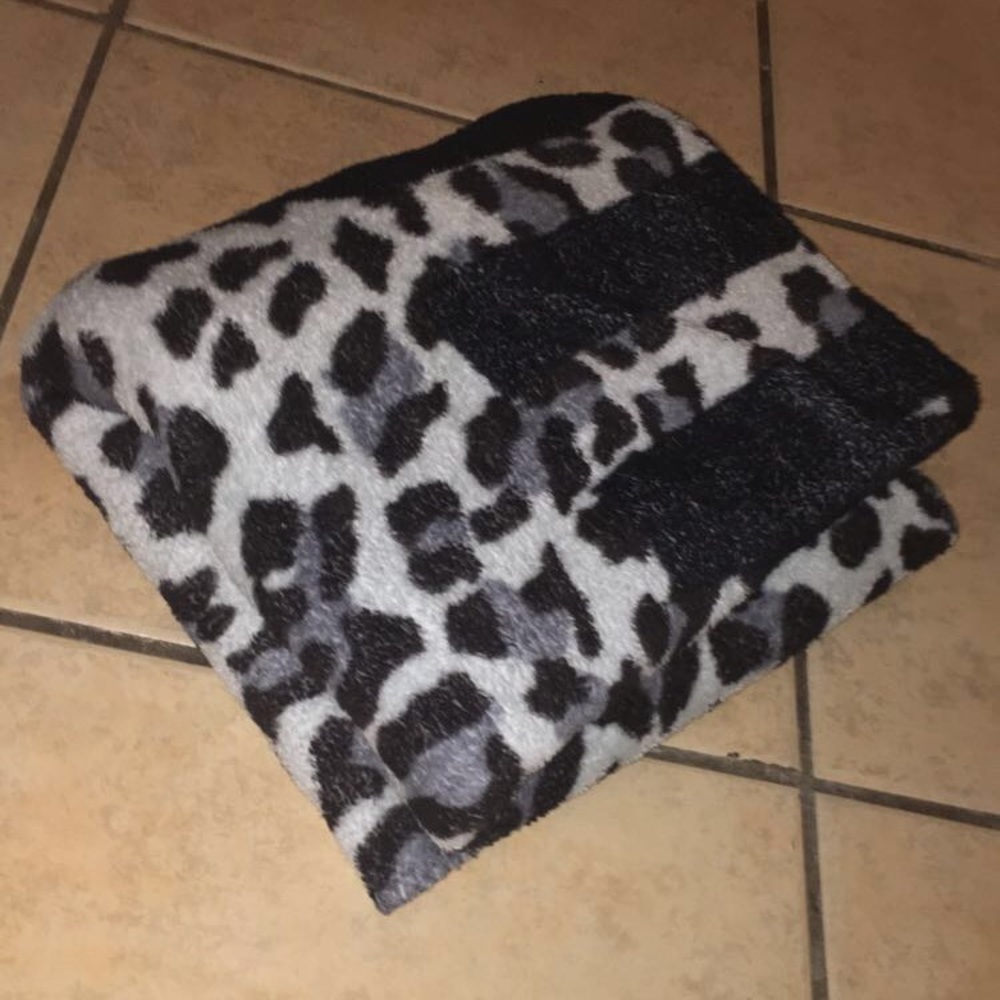 VICTORIA'S SECRET PINK Cheetah Print Blanket