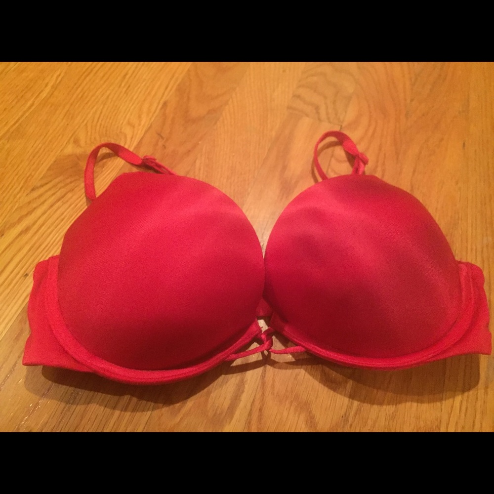 Victoria's Secret Red Miraculous Plunge size 34C