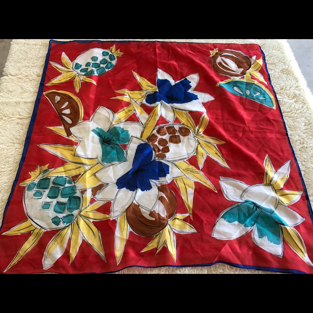 🛍 Made in Italy scarf with pineapple motif