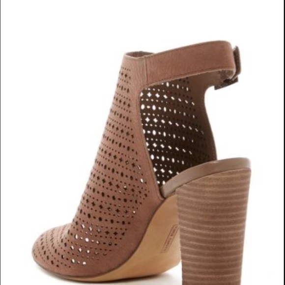 Vince Camuto open toe Selda heels - Picture 2 of 4