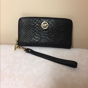 Michael Kors wristlet wallet black with gold
