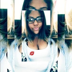 Meet your Posher, Casandra