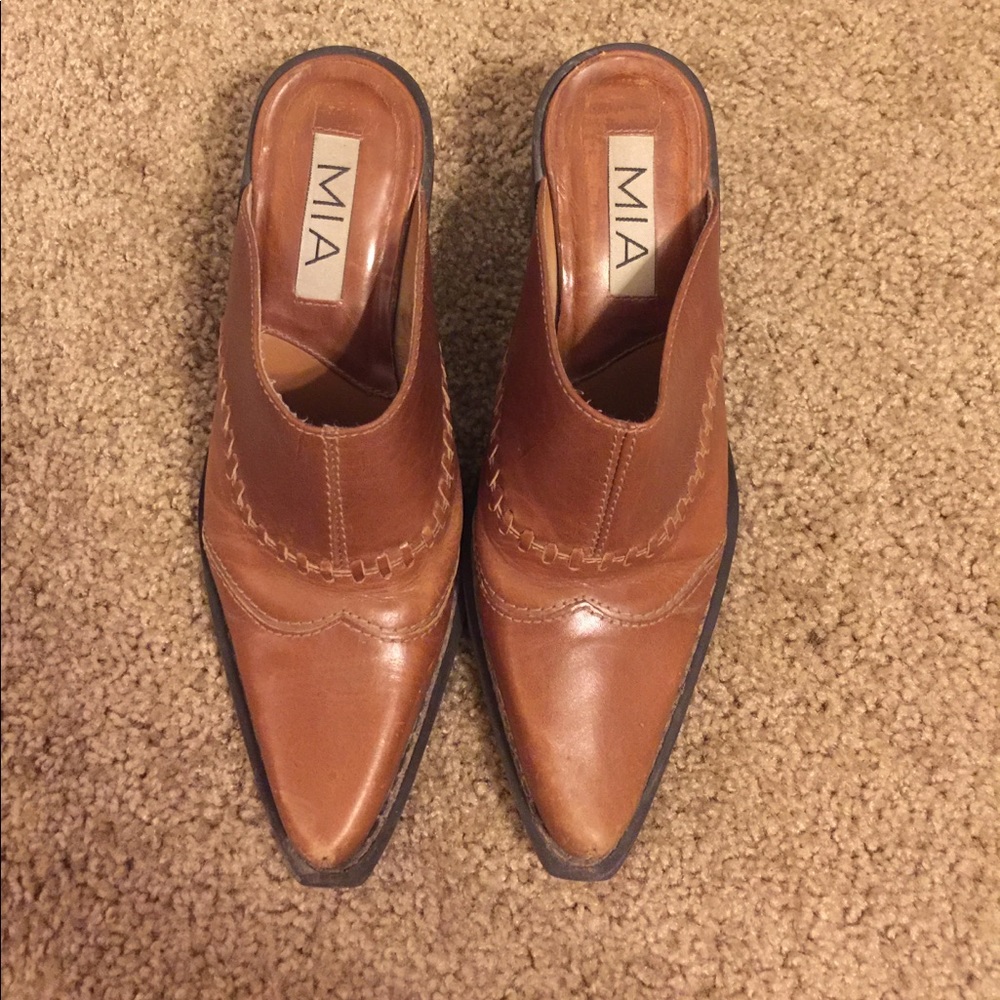 FINAL PRICE!! MIA boots. Women's size 5 1/2.