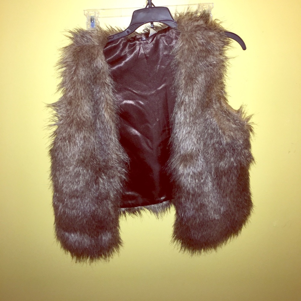 Divided fur vest