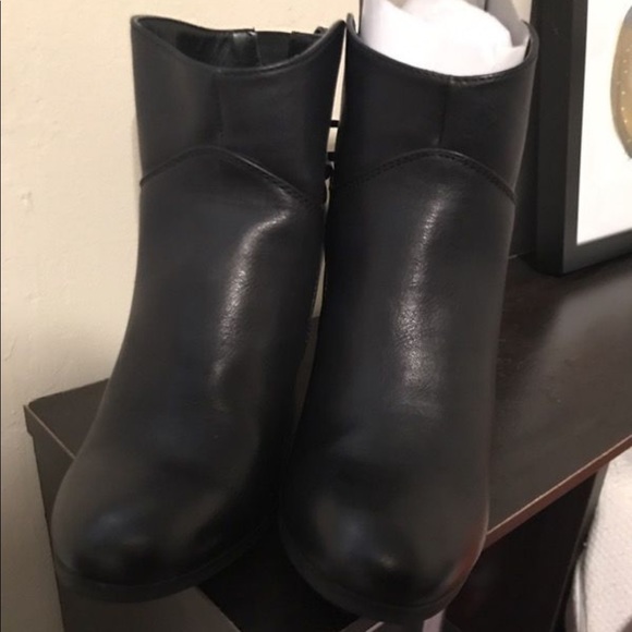 Black JustFab booties - Picture 2 of 4