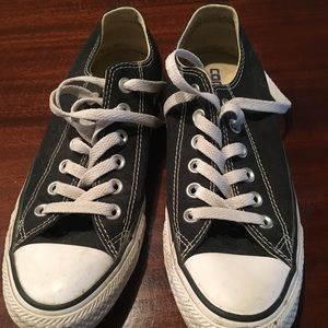 Black converse size 6.5. Worn 3 times only!
