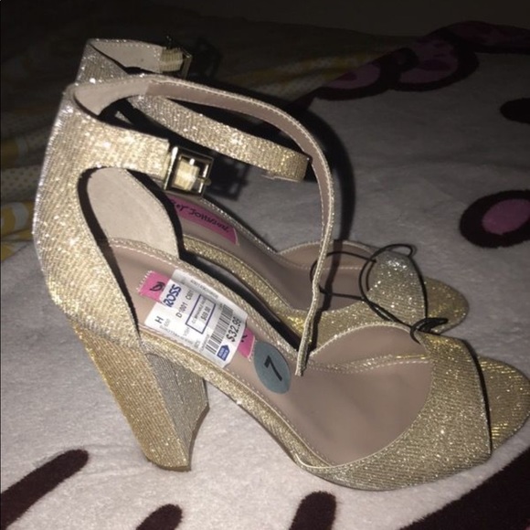 Sparkly Gold Heels - Picture 1 of 3