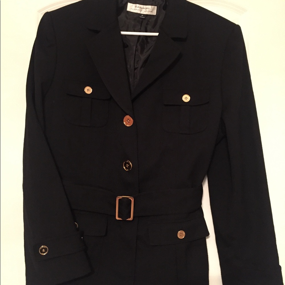 Tahari Women's suit with pants- size 18