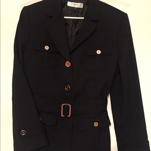 Tahari Women's suit with pants- size 18