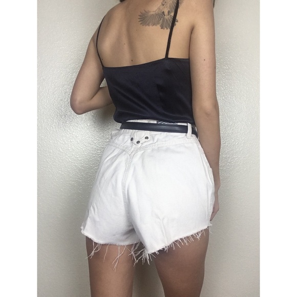 Vintage 90s High Waisted Frayed White Mom Shorts - Picture 2 of 5