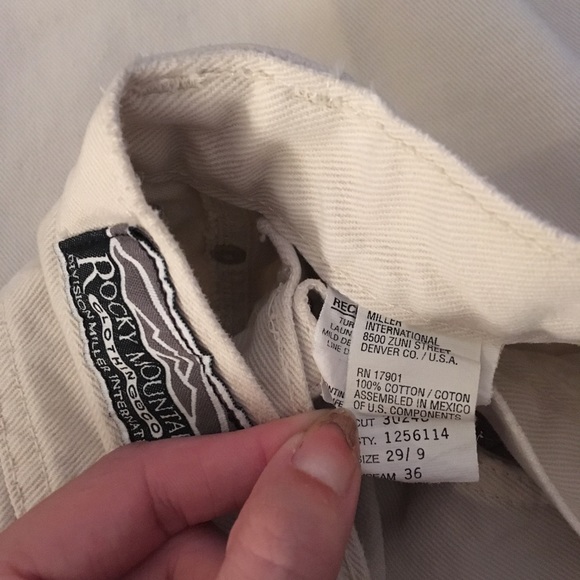 Vintage 90s High Waisted Frayed White Mom Shorts - Picture 5 of 5