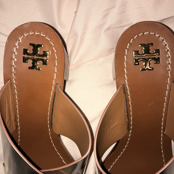 {8.5} Tory Burch Mule Silver Metallic Sandal - Picture 4 of 6