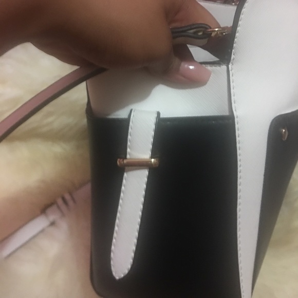 Purse - Picture 3 of 4