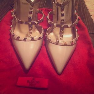 Valentino Rockstud Caged Pump Nude