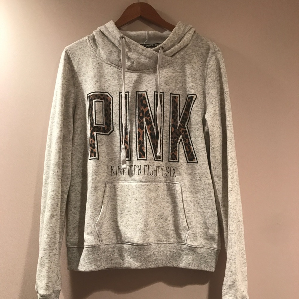 **RARE** VS PINK Cheetah Sweatshirt