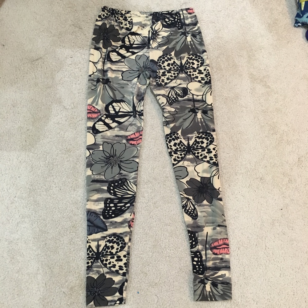 Buttery soft leggings OS