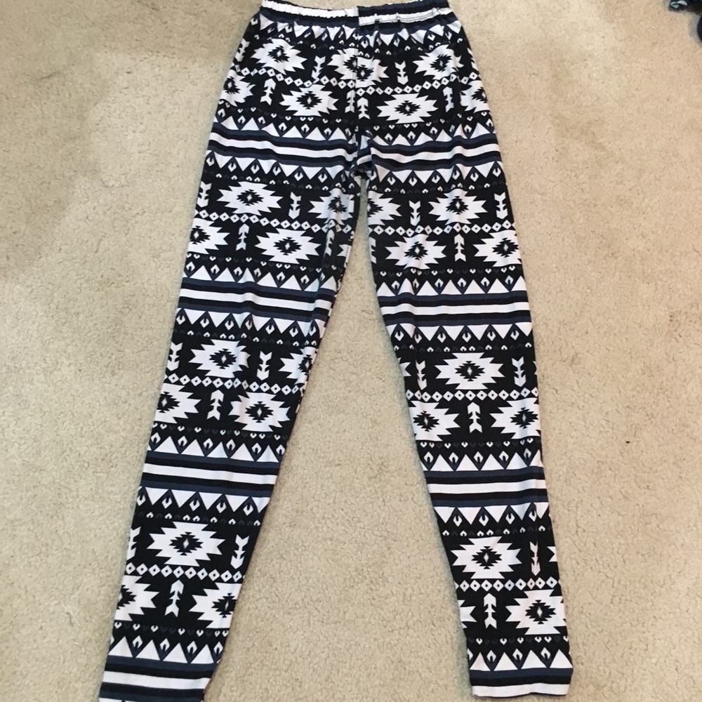 Buttery soft Aztec Leggings OS