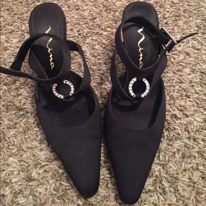 Niña brand black heels with bling accent piece