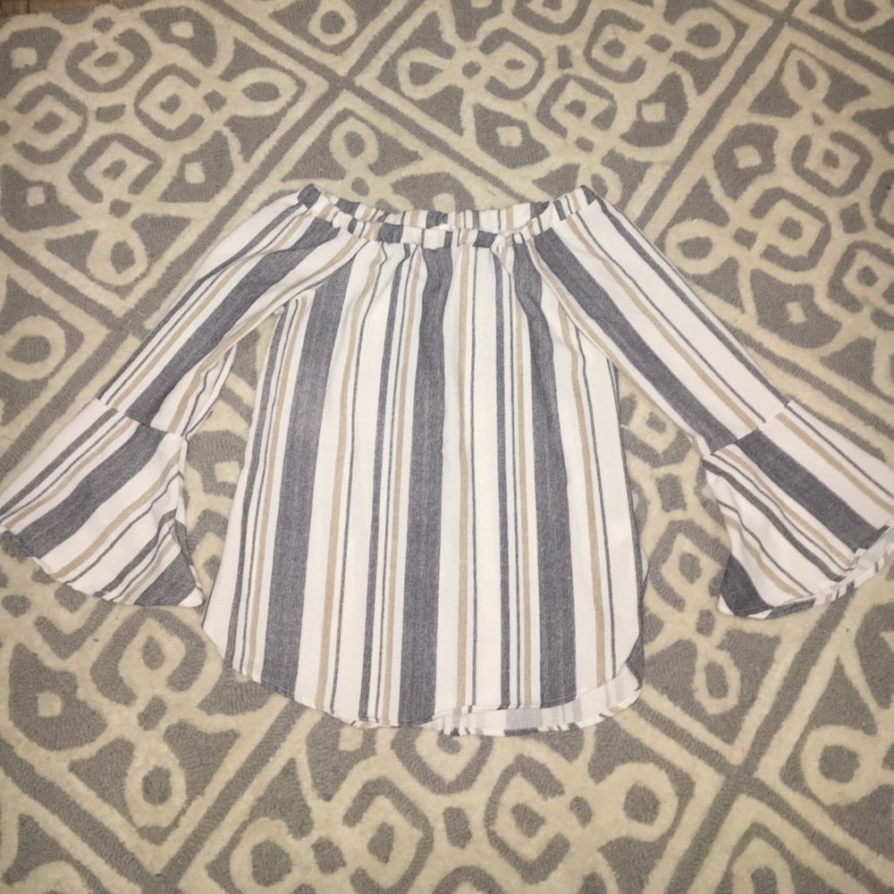 Bell sleeve top
