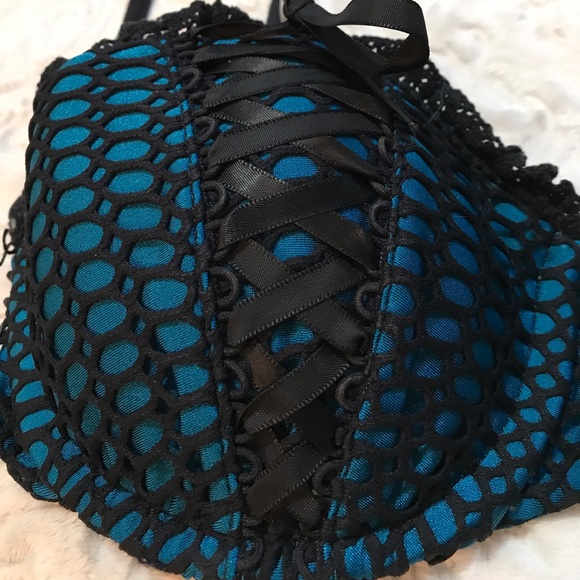 Beach Bunny Padded Bikini Top - Picture 2 of 8