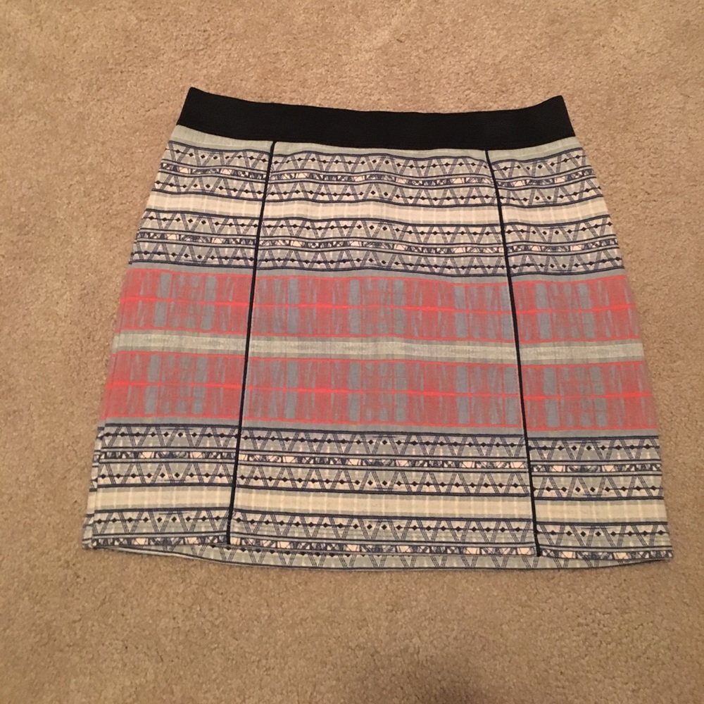 Geometrical pencil skirt