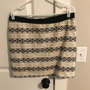 Patterned Gap Skirt