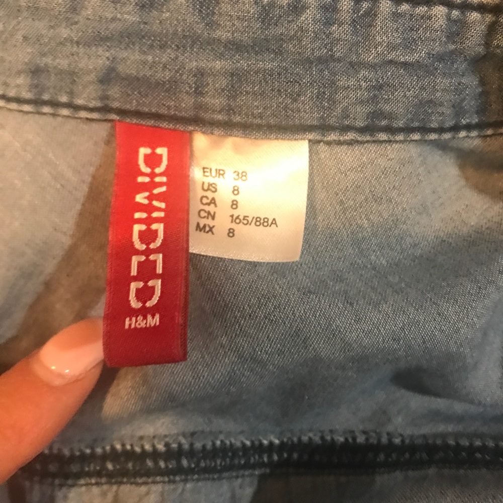 H&M cropped denim button down - Picture 3 of 3