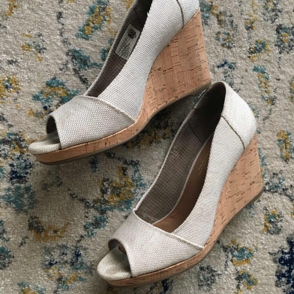 Beige Toms wedges