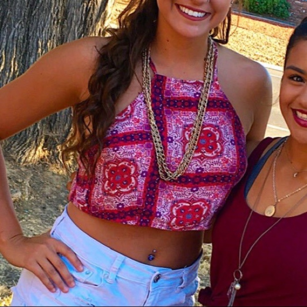 Cross cross open back crop top.